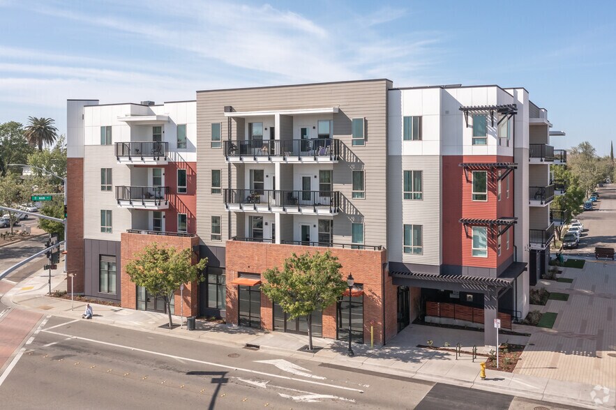 140 Main St, Roseville, CA à louer - Photo de l’immeuble – Image 2 sur 10