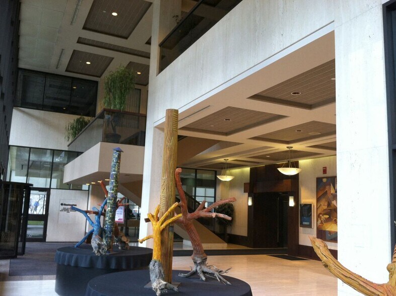 220 Market Ave S, Canton, OH à louer - Photo de l’immeuble – Image 3 sur 5