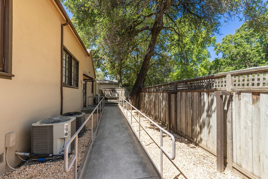 115 Main St, Saint Helena, CA à vendre - Photo de l’immeuble – Image 2 sur 16