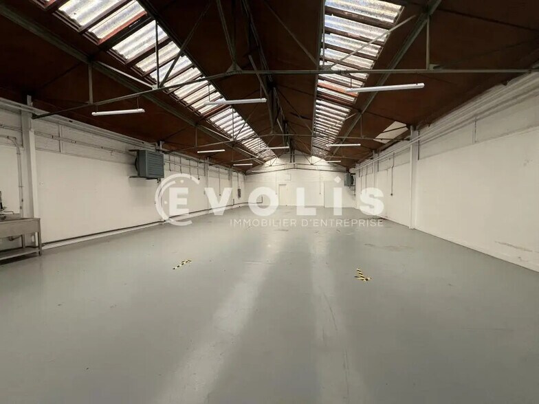 Bureau dans Villeneuve-Saint-Georges à louer - Photo de l’immeuble – Image 2 sur 9