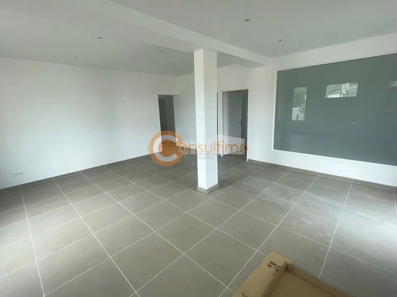 Bureau dans GÉNISSAC à louer - Photo de l’immeuble – Image 3 sur 6