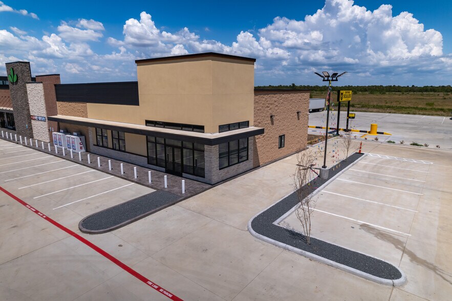 3333 Kilgore Pkwy, Baytown, TX à louer - Photo de l’immeuble – Image 2 sur 7