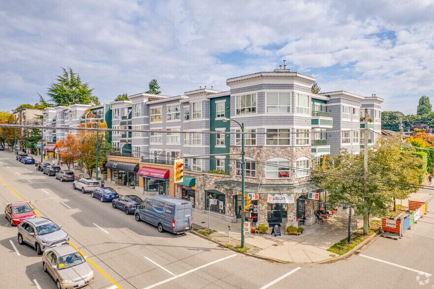 2662 4th Av W, Vancouver, BC à vendre - Photo principale – Image 1 sur 4