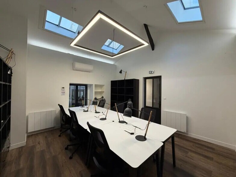 2 Rue De Tocqueville, Paris à louer - Photo de l’immeuble – Image 3 sur 11