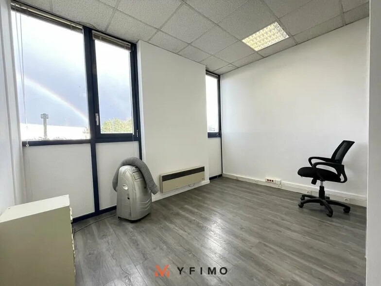 Bureau dans Les Mureaux à louer - Photo intérieure – Image 2 sur 5
