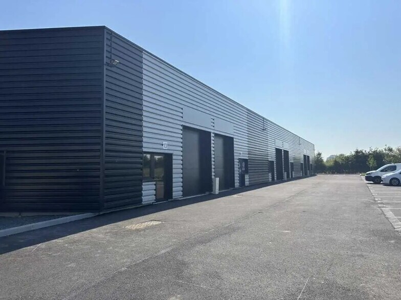 Local d'activités dans Martin-Église à vendre - Photo de l’immeuble – Image 3 sur 7