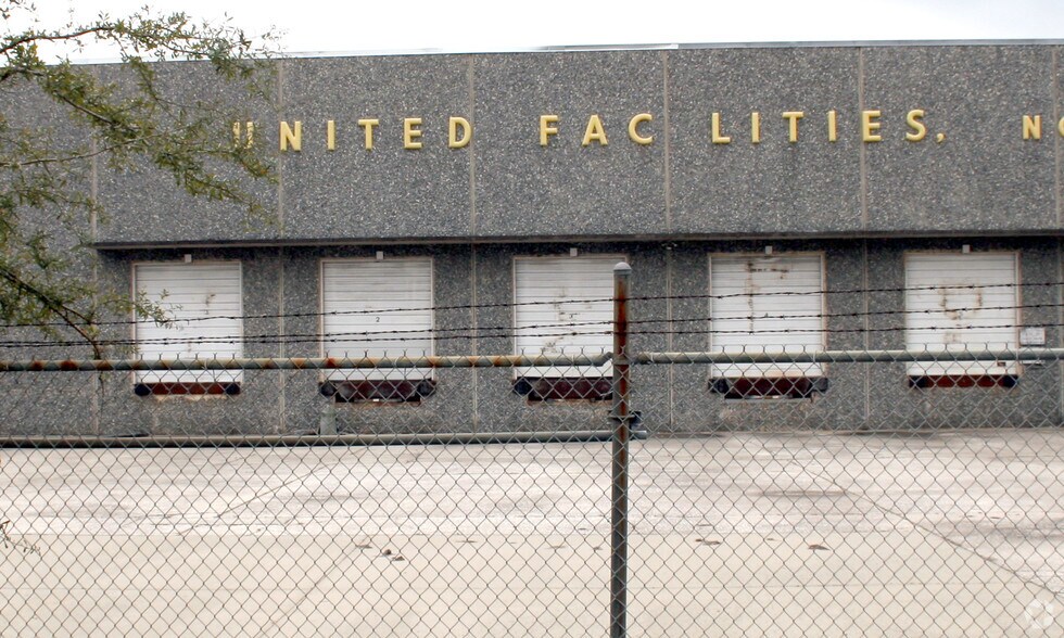 1550 Ellis Rd N, Jacksonville, FL à louer - Photo de l’immeuble – Image 3 sur 13