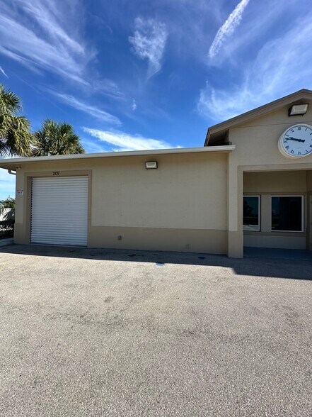 2131-2141 SW Conant Ave Port, Port Saint Lucie, FL à louer - Photo de l’immeuble – Image 2 sur 10
