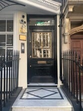 2 Charles St, Londres à louer Photo de l’immeuble– Image 2 sur 5