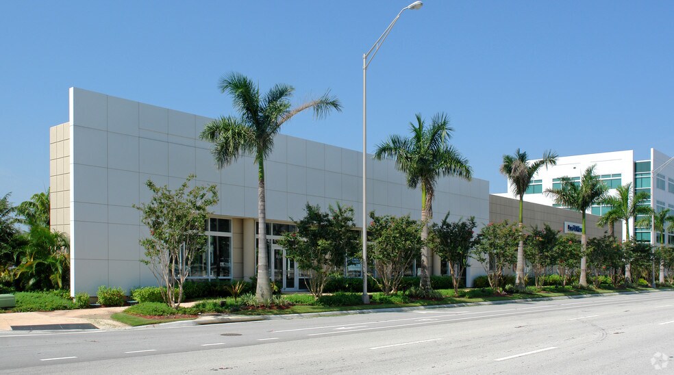 3313-3353 N University Dr, Coral Springs, FL à louer - Photo de l’immeuble – Image 2 sur 2