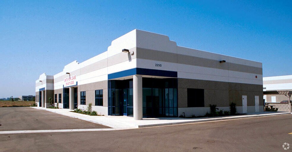 2250 Celsius Ave, Oxnard, CA à louer - Photo de l’immeuble – Image 2 sur 4