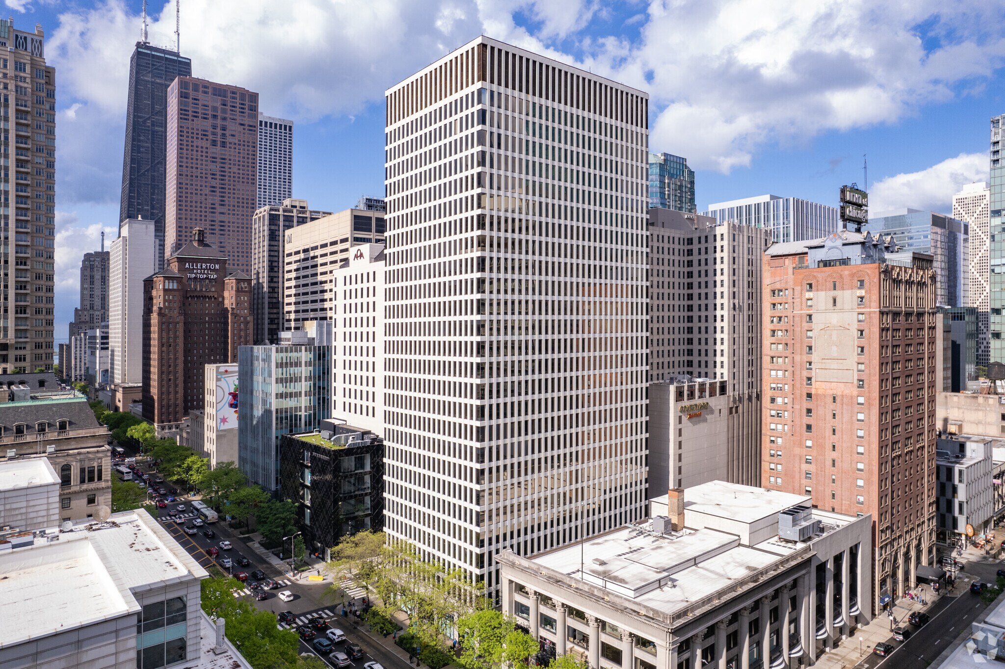 625 N Michigan Ave, Chicago, IL à louer Photo principale– Image 1 sur 22