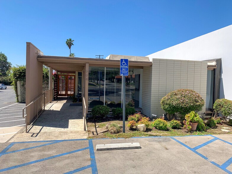 994 Foothill Blvd, Claremont, CA à louer - Photo de l’immeuble – Image 3 sur 14