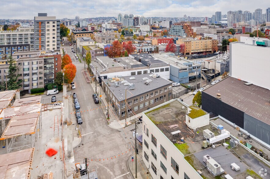 49 Dunlevy Ave, Vancouver, BC à louer - Photo de l’immeuble – Image 3 sur 6