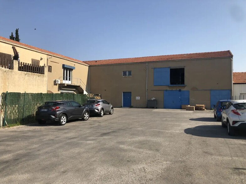 Local d’activités dans Rognac à louer - Photo de l’immeuble – Image 1 sur 16