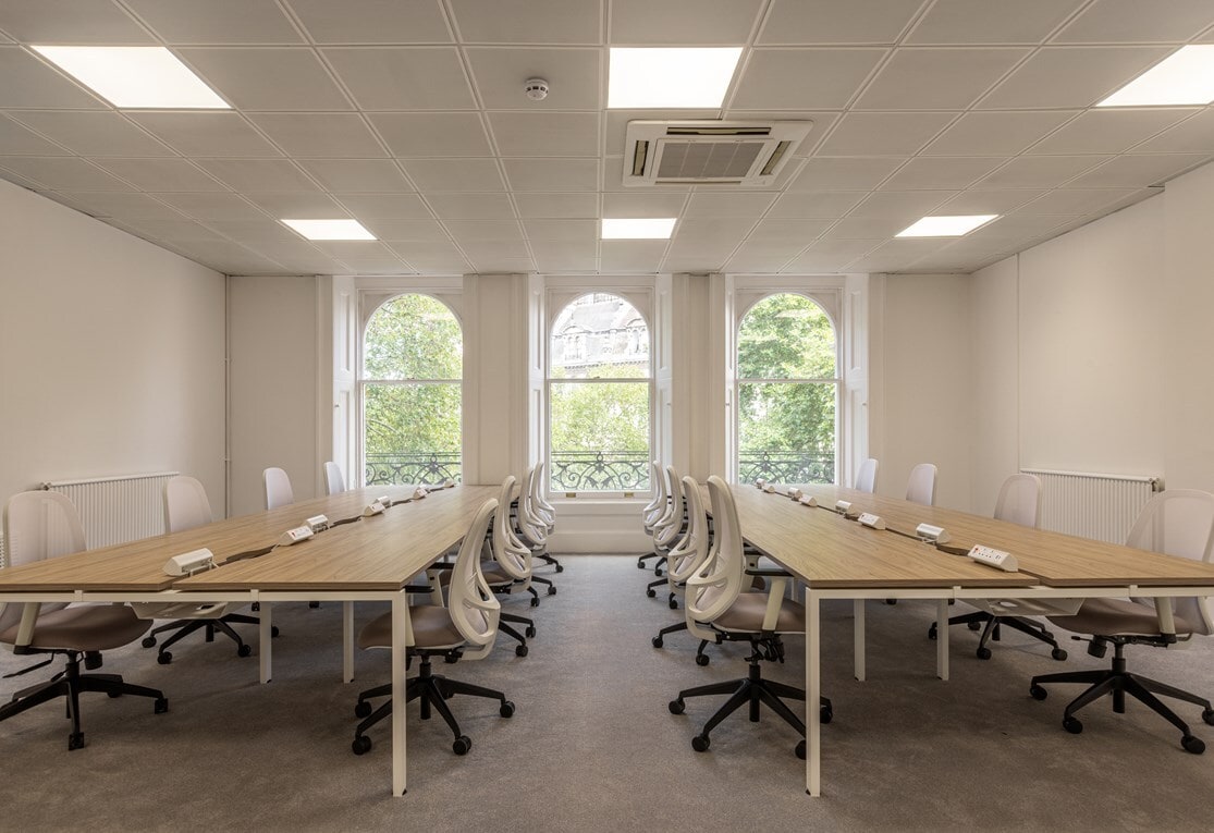 20 Grosvenor Gdns, Londres à louer Photo intérieure– Image 1 sur 4