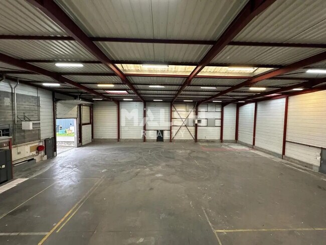 Plus de détails pour Bureau, Local d'activités à louer