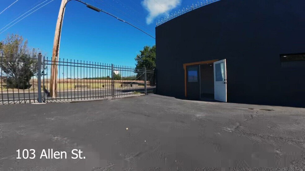 103 Allen St, Kelso, WA à vendre - Vidéo sur l’annonce professionnelle – Image 2 sur 25