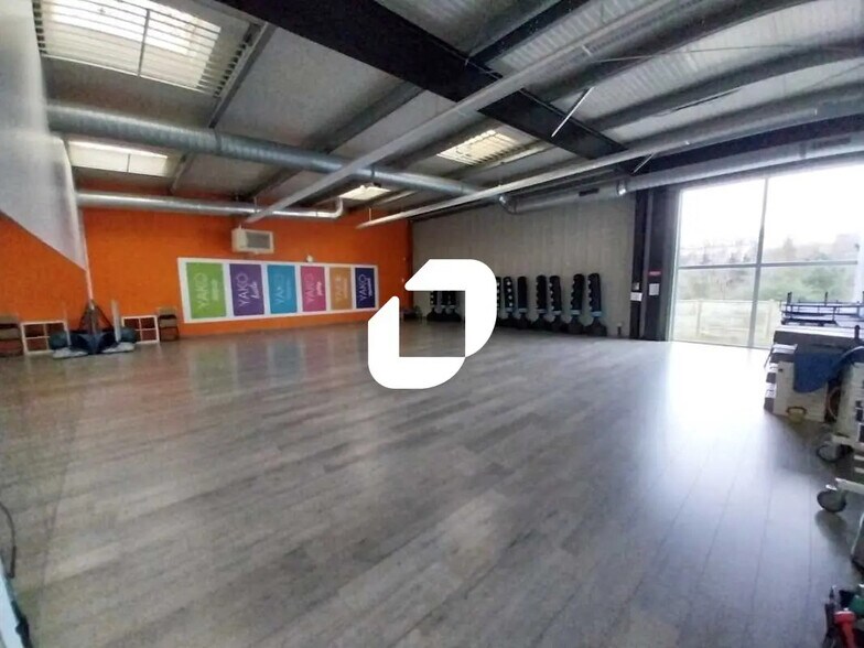 Local d’activités dans Mantes-la-Ville à louer - Photo intérieure – Image 2 sur 6