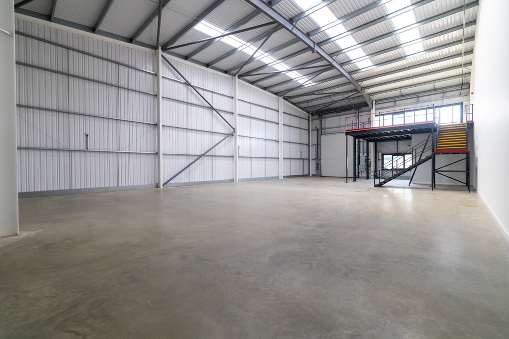 Units 14 & 15 Welsh Lane, Banbury, OXF OX17 2HB - Lot Unit 14 - - Photo intérieure - Image 1 of 5