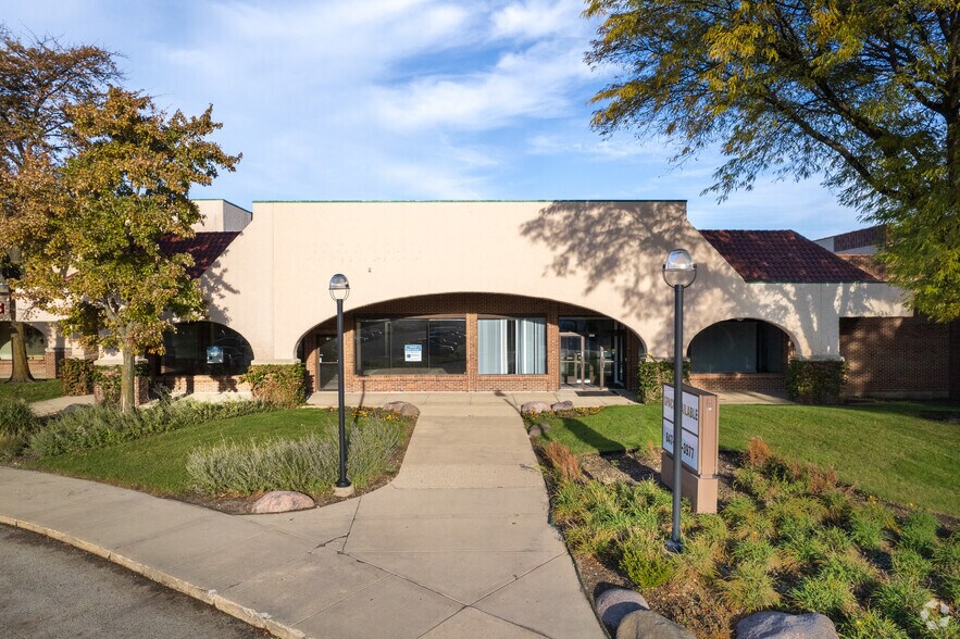 405-493 Lake Cook Rd, Deerfield, IL à louer - Photo de l’immeuble – Image 2 sur 10