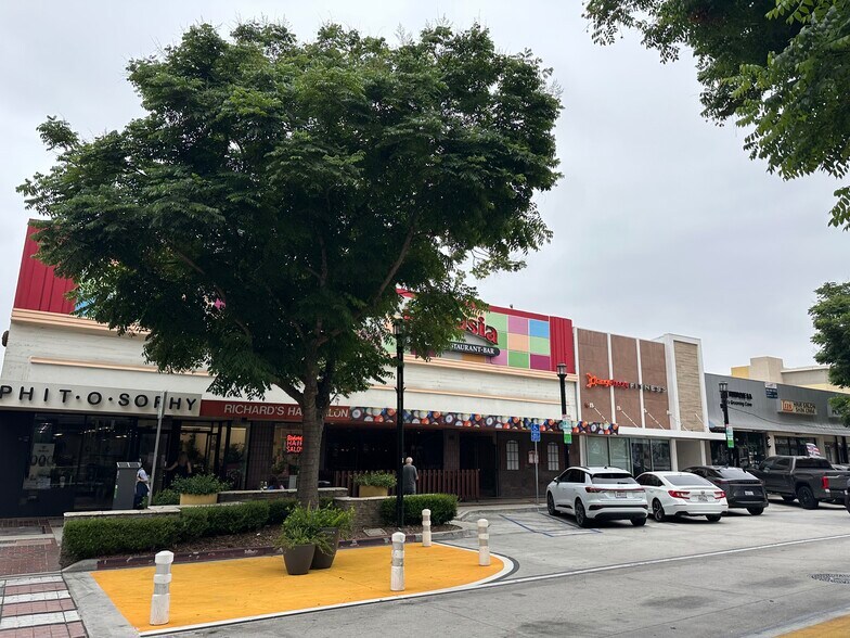 139 N San Fernando Blvd, Burbank, CA à vendre - Photo de l’immeuble – Image 3 sur 7