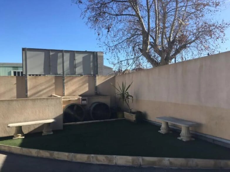 Bureau dans Marseille à vendre - Photo de l’immeuble – Image 3 sur 6