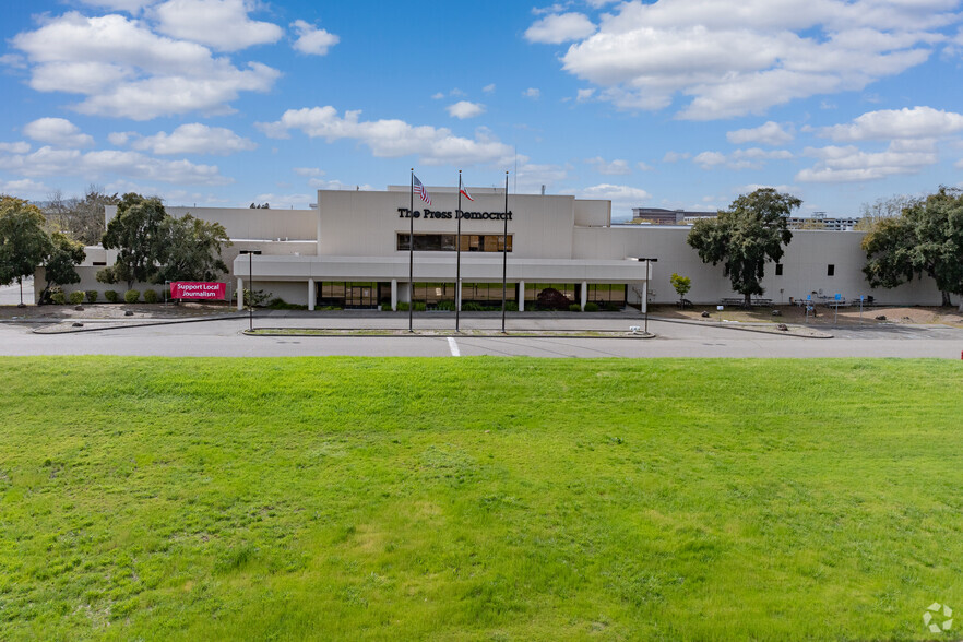 5505 Redwood Dr, Rohnert Park, CA à louer - Photo de l’immeuble – Image 2 sur 7