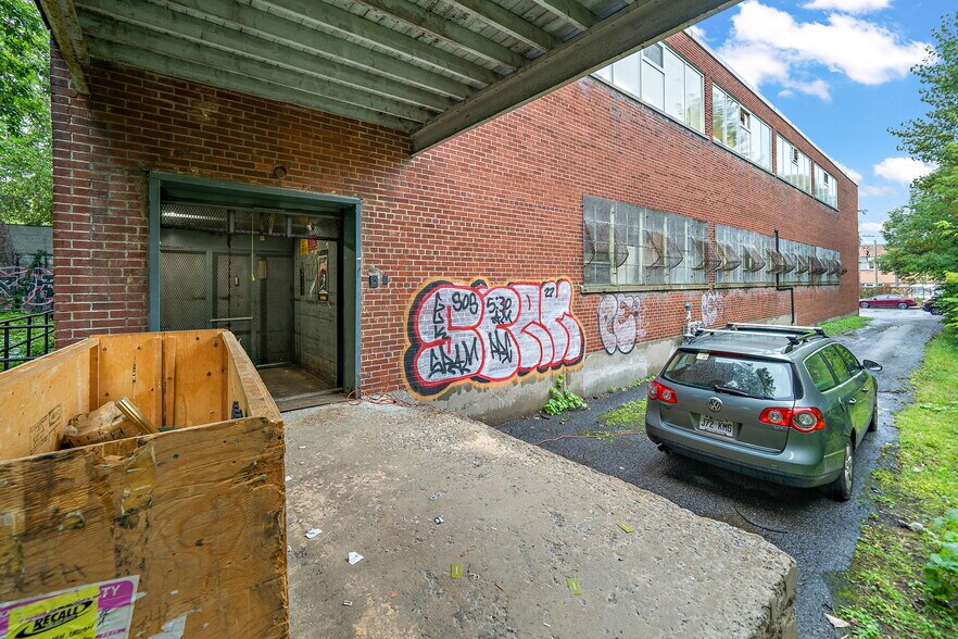 2165 Av Madison, Montréal, QC à louer - Photo de l’immeuble – Image 3 sur 13