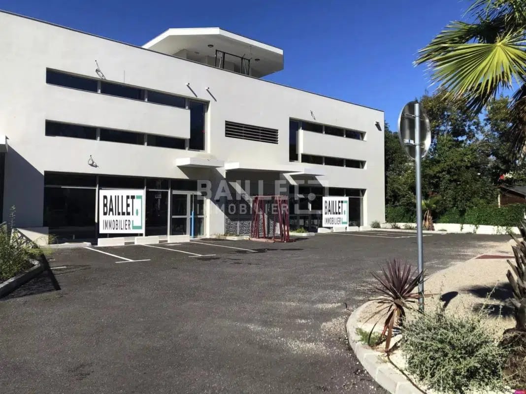 Local commercial dans Cagnes-Sur-Mer à louer Photo de l’immeuble– Image 1 sur 4