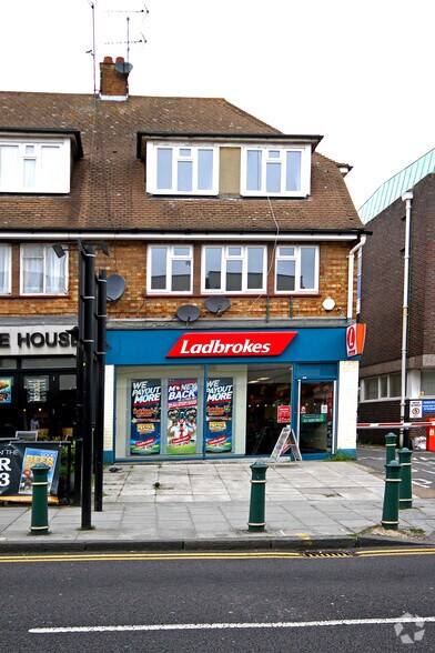 136 High St, Rayleigh à louer - Photo de l’immeuble – Image 2 sur 3