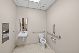 205 Belle Mead Rd, South Setauket, NY à louer Photo intérieure– Image 2 sur 9