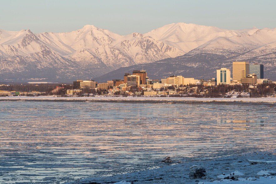 4203 Wilson St, Anchorage, AK à vendre - Photo de l’immeuble – Image 2 sur 15