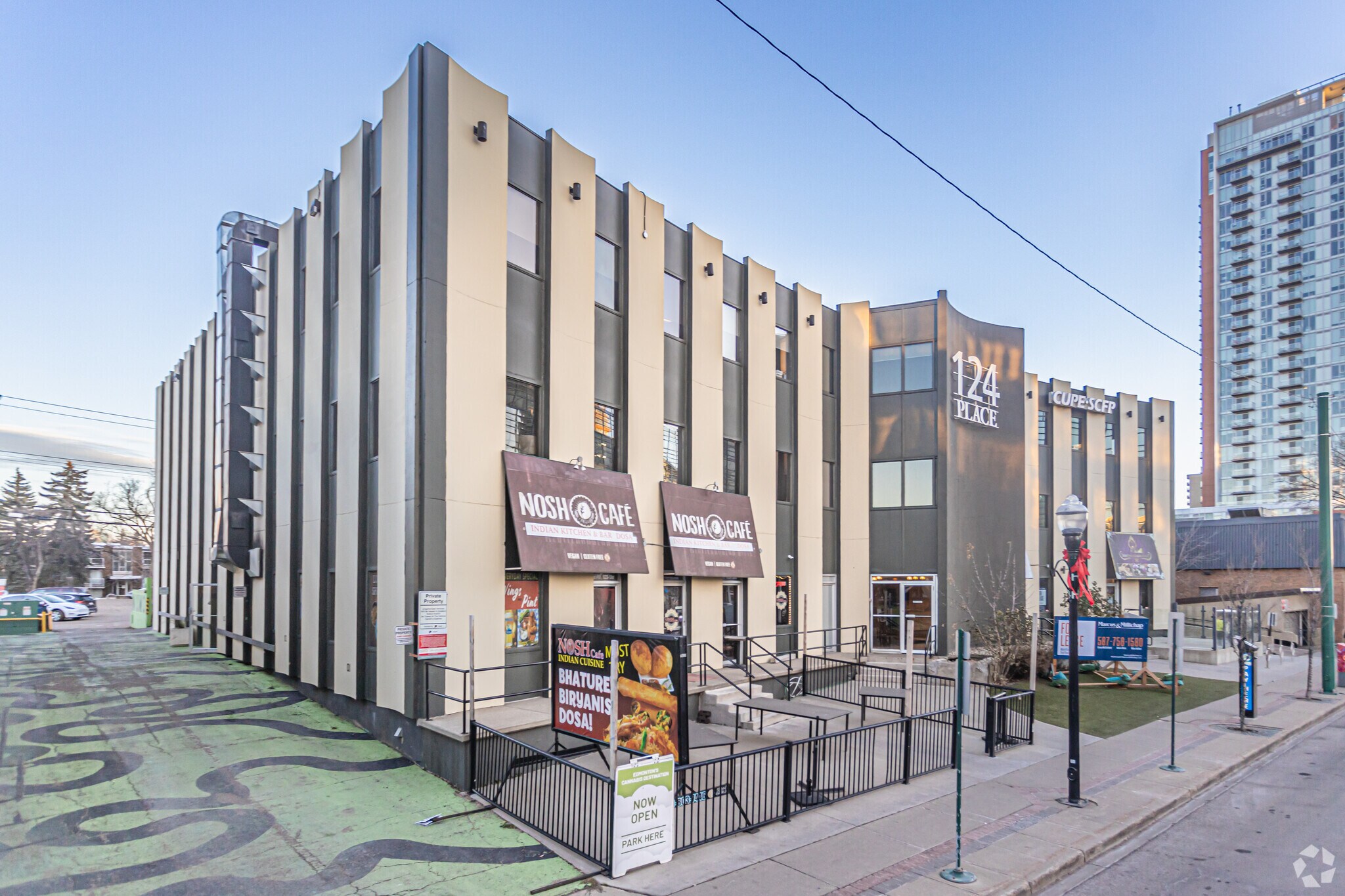 10235 124th St, Edmonton, AB à louer Photo de l’immeuble– Image 1 sur 34