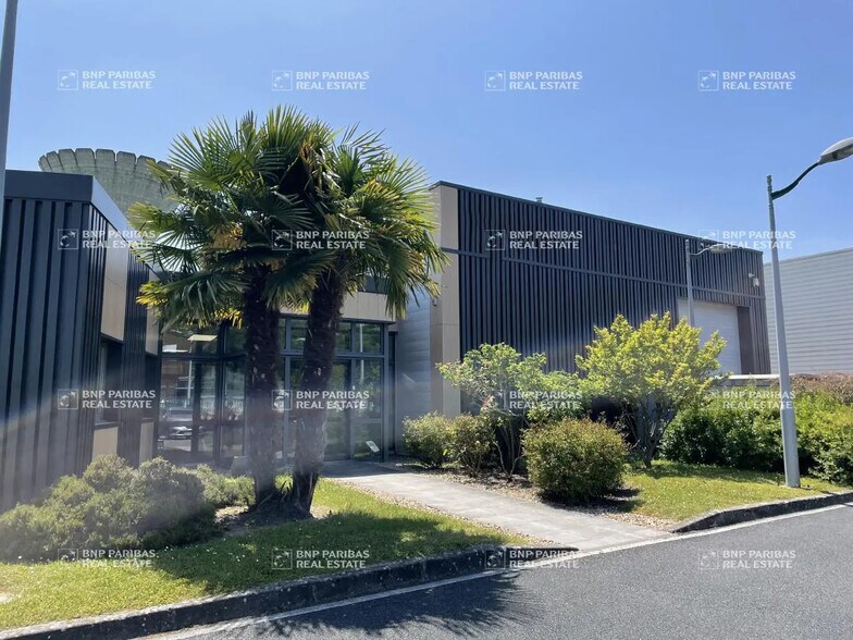 Local d’activités dans Ingré à louer - Photo de l’immeuble – Image 1 sur 5