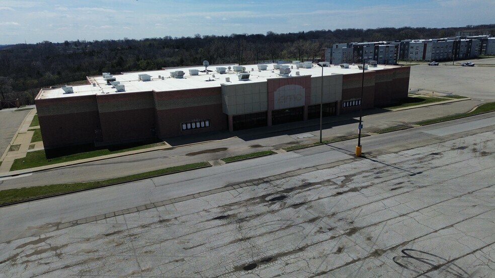 1111 E Army Post Rd, Des Moines, IA à louer - Photo principale – Image 2 sur 27