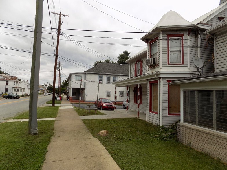 270 N Washington St, Berkeley Springs, WV à vendre - Photo de l’immeuble – Image 3 sur 8