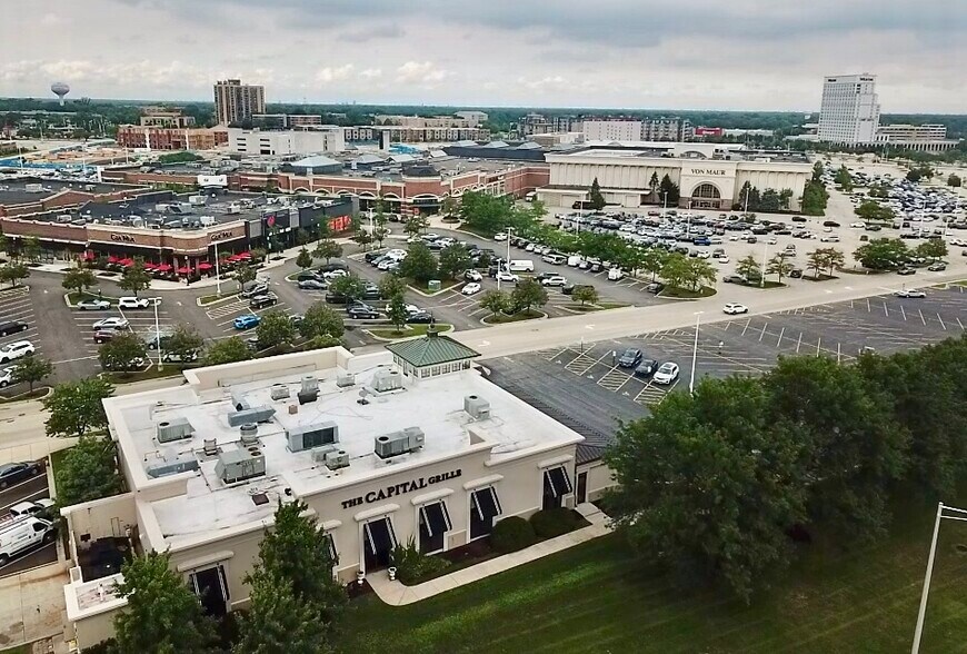 87 Yorktown Shopping Ctr, Lombard, IL à vendre - Photo de l’immeuble – Image 3 sur 19