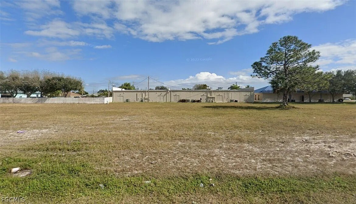3811 SW 8th Pl, Cape Coral, FL à vendre Photo principale– Image 1 sur 4