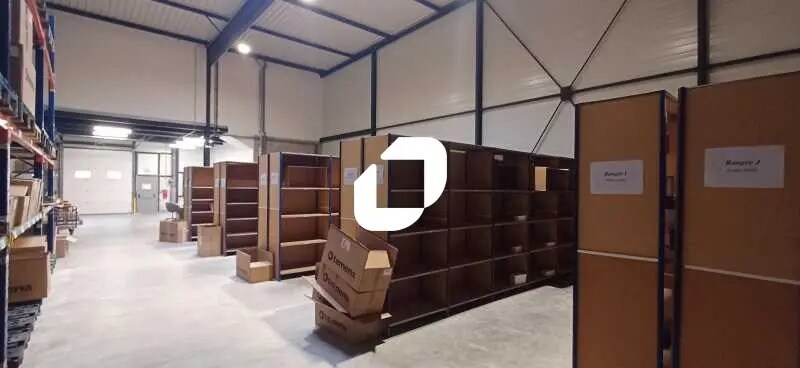 Local d’activités dans Aubergenville à louer - Photo de l’immeuble – Image 2 sur 6