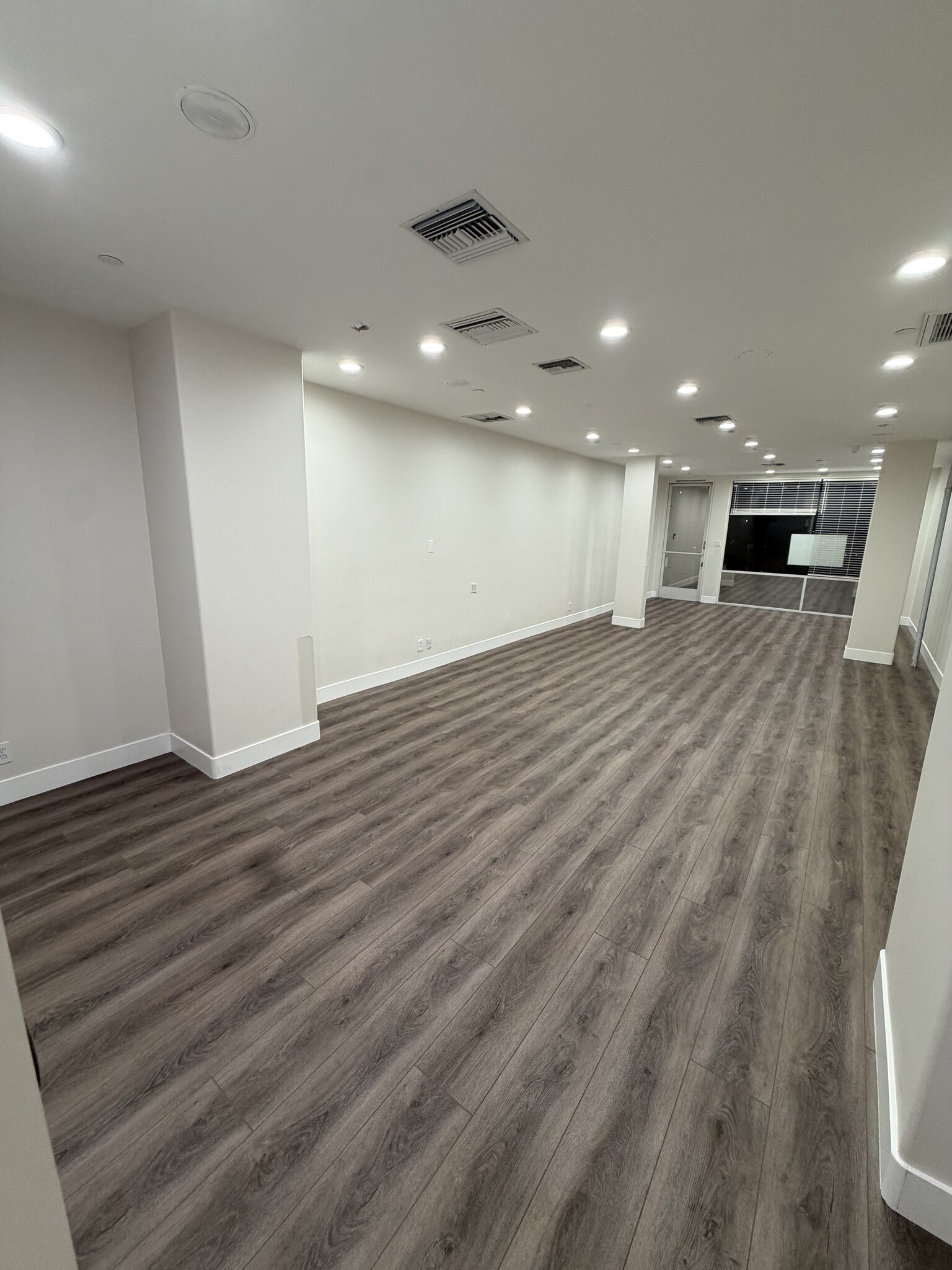 2951-2967 E Thousand Oaks Blvd, Thousand Oaks, CA à louer Photo intérieure– Image 1 sur 6