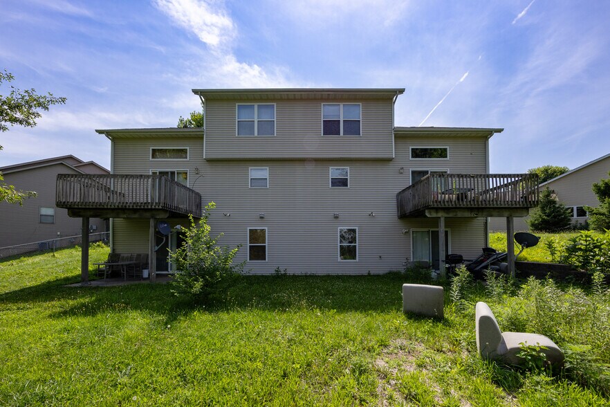 2020 Stratford Ct, Coralville, IA à vendre - Photo de l’immeuble – Image 3 sur 3