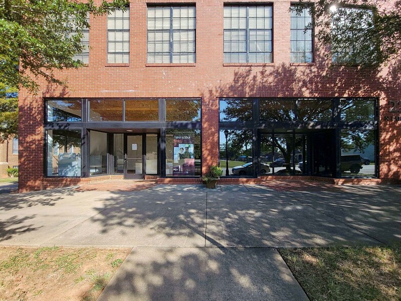 222 N Lafayette St, Shelby, NC à louer - Photo de l’immeuble – Image 2 sur 10