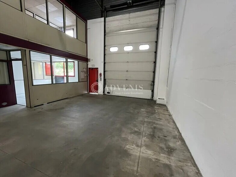 Local d’activités dans Bondy à louer - Photo de l’immeuble – Image 3 sur 9