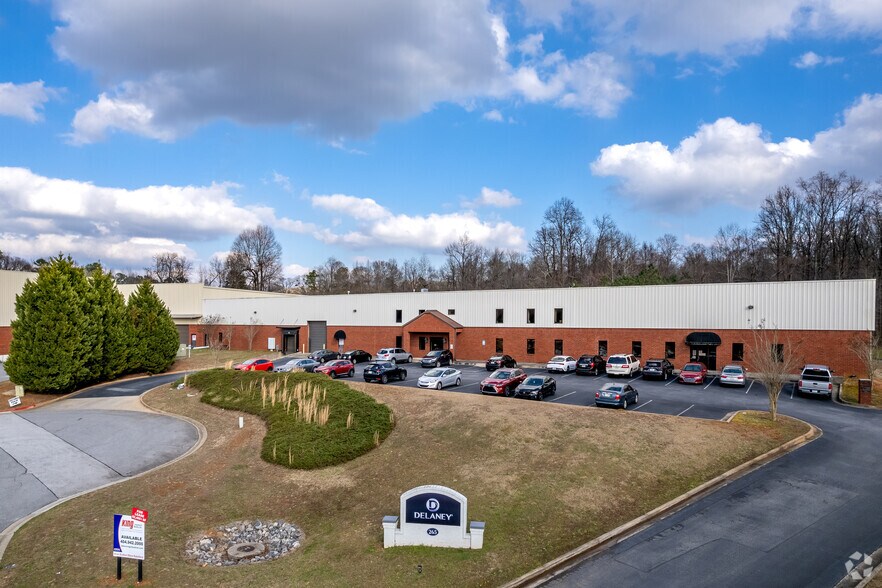 265 Castleberry Industrial Dr, Cumming, GA à louer - Photo de l’immeuble – Image 2 sur 13