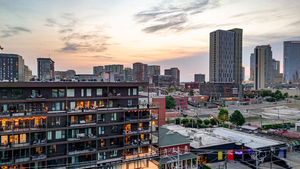 635 7th Ave S, Nashville, TN à louer - Photo de l’immeuble – Image 1 sur 26