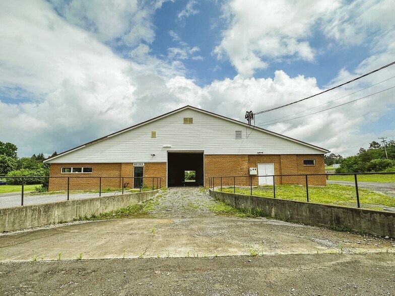 338 Pound Ln, Duncansville, PA à louer - Photo de l’immeuble – Image 2 sur 22