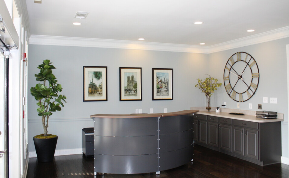 599 W Crossville Rd, Roswell, GA à louer - Photo de l’immeuble – Image 2 sur 14