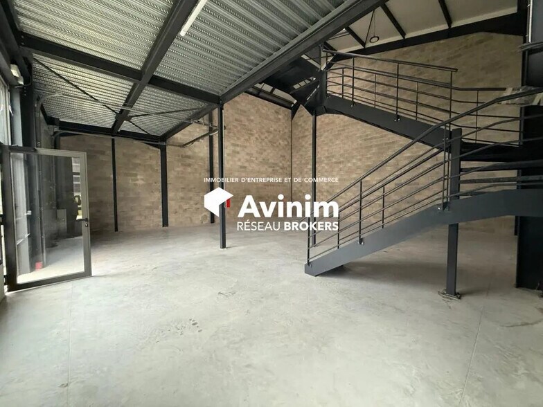 Industriel/Logistique dans Groslay à louer - Photo de l’immeuble – Image 2 sur 2