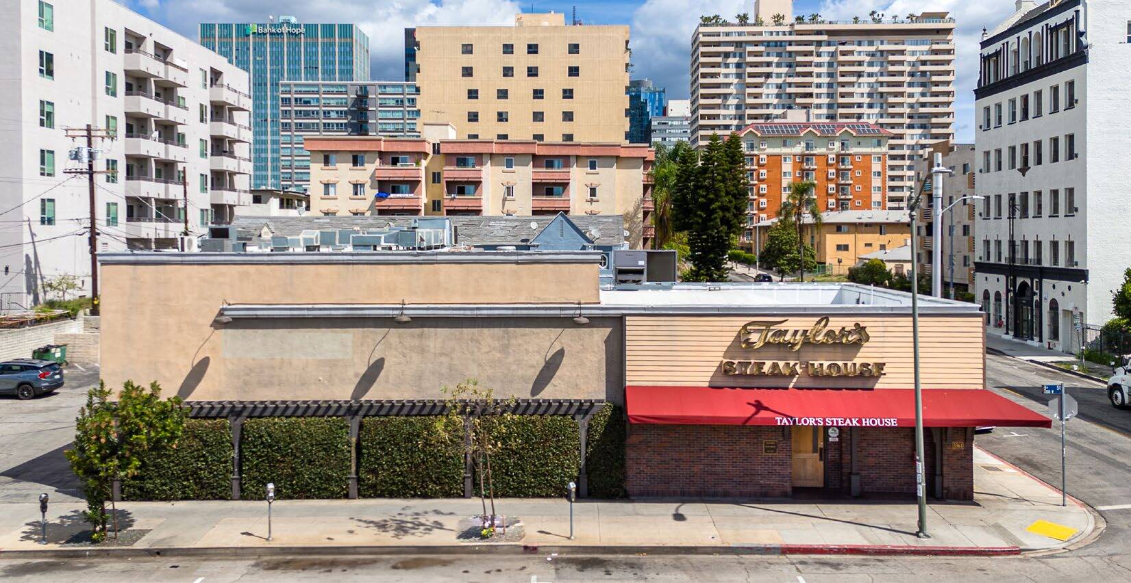 3361 W 8th St, Los Angeles, CA à vendre Photo de l’immeuble– Image 1 sur 13